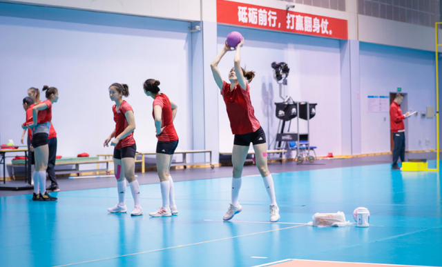 蔡斌|蔡斌公布女排国家队入选5原则！体能占比大，已有12人离开训练营
