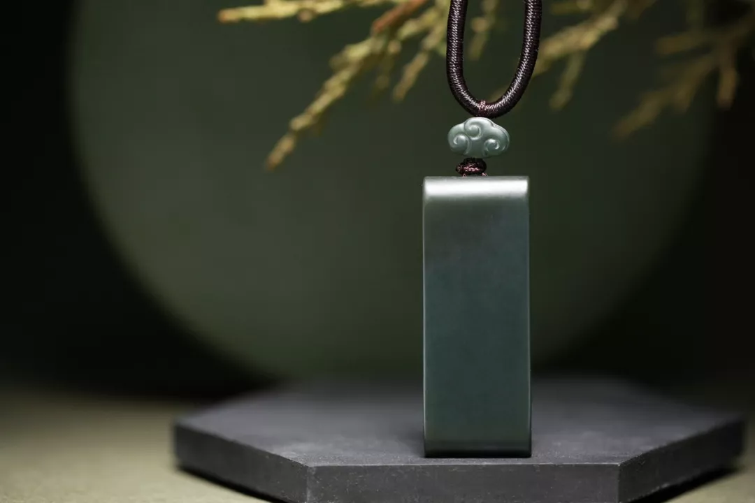 |无“饰”牌——保平安无事