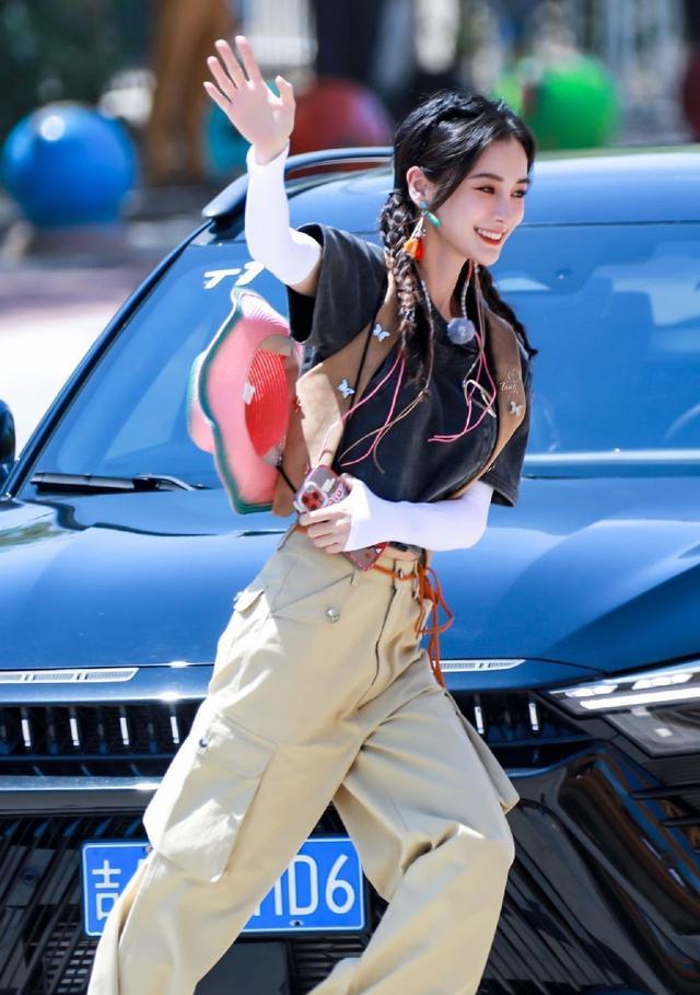 Angelababy|杨颖录制奔跑节目，一身西部风情造型，尽显清纯美丽的颜值