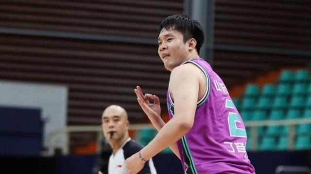 山东男篮|山东男篮最新消息！丁彦雨航正式归队 徐长锁保住帅位