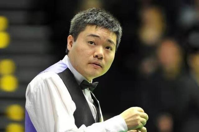 参观丁俊晖住的豪宅,设计了超大落地窗,在家就能直接看风景