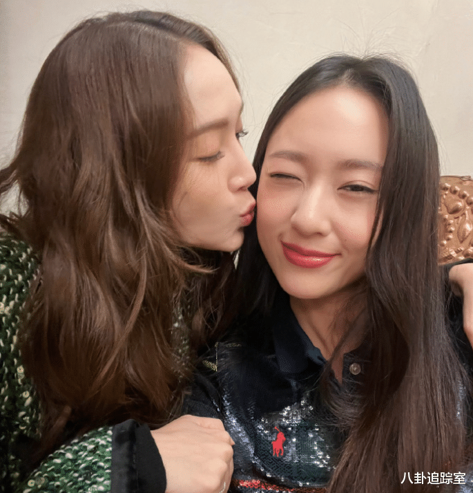 于和伟|郑秀妍与妹妹合体晒照庆圣诞,郑秀晶面部凹陷额头肿胀被指认不出