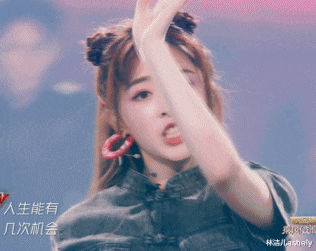 王霏霏|王霏霏黑白礼服诠释复古气质，《浪姐》未出道真是让人太意难平了