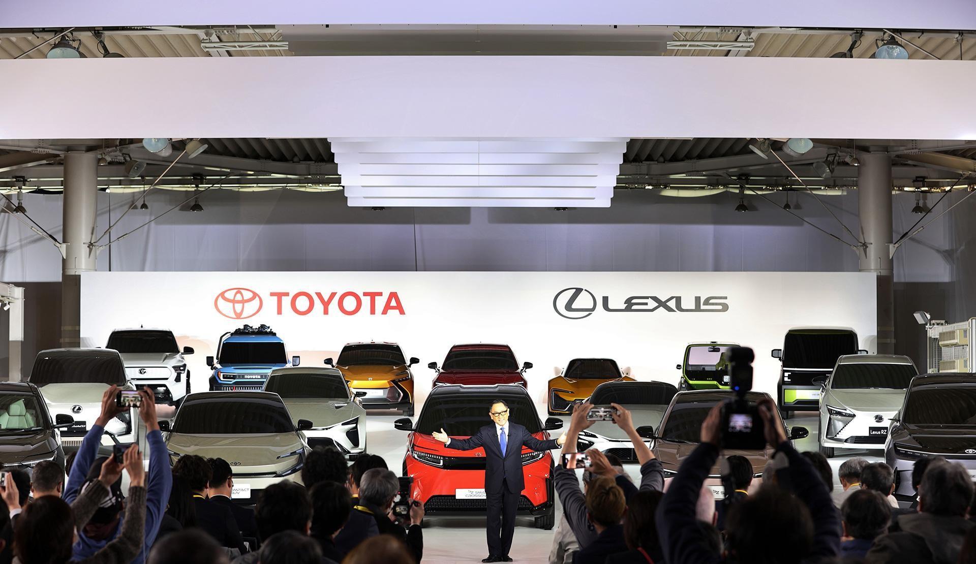 针对反对电动车、推广氢能源车等话题，丰田章男回答美国记者提问