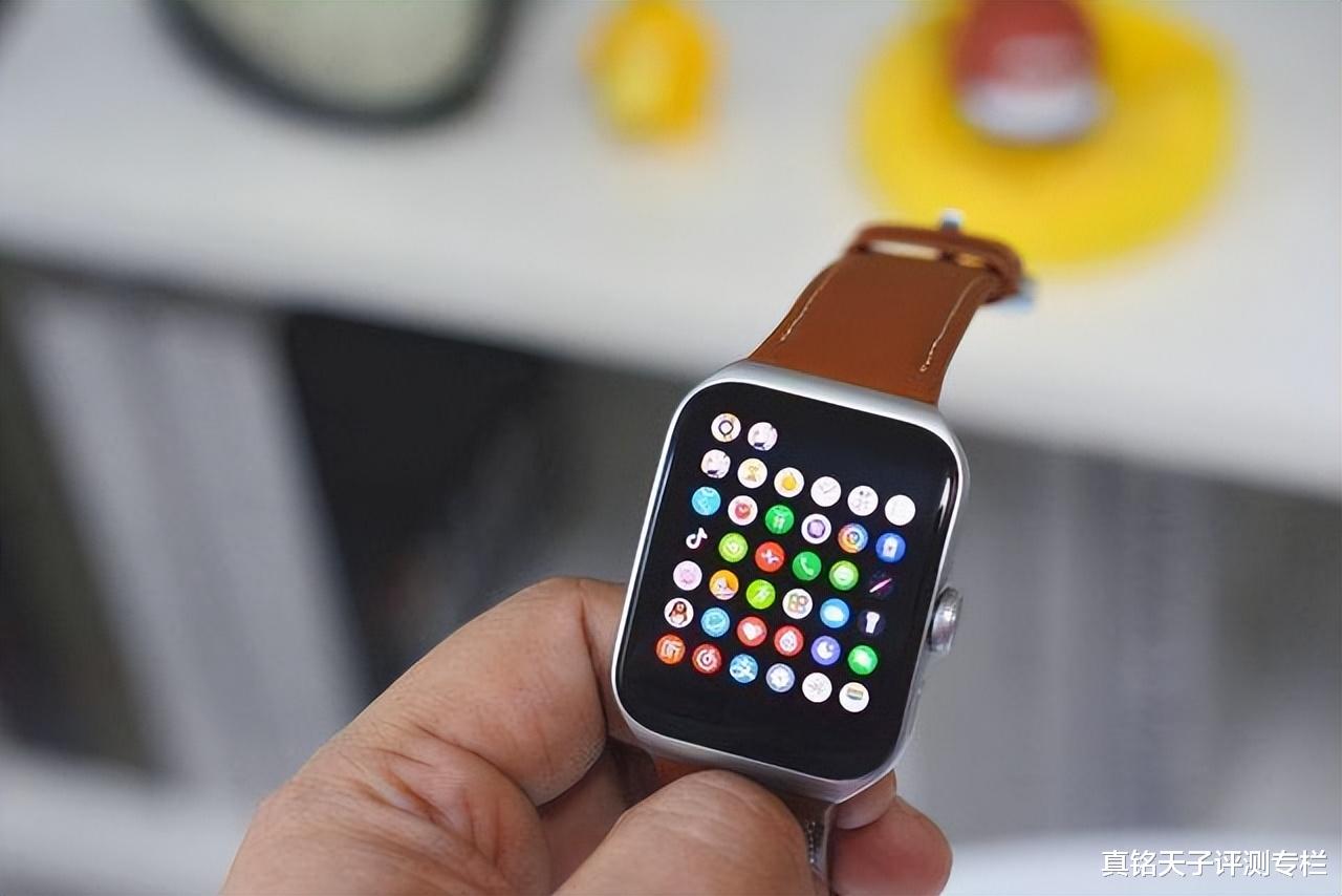 一加科技|相差近2K，Apple Watch对比“安卓表皇”，贵的手表就一定更好用吗？