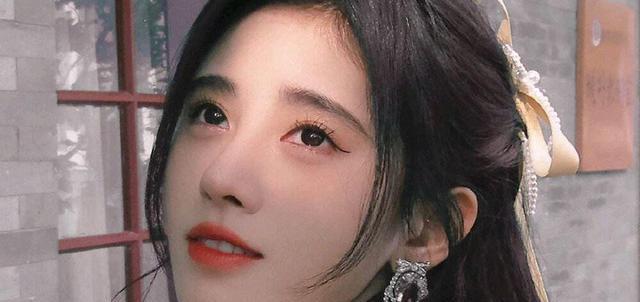 人世间|鞠婧祎被“众星捧月”，拍戏时十个助理伺候，网友嫌弃粉丝力挺