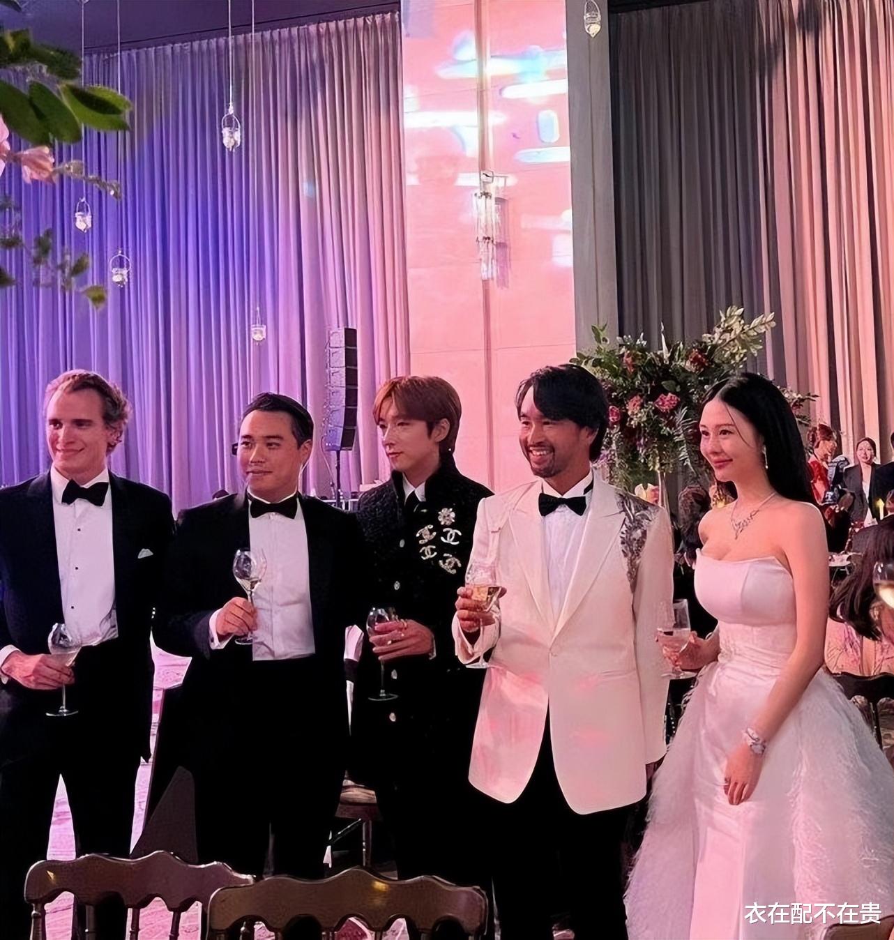 邱淑贞女儿很会打扮，礼裙“露肩不露腿”，配百万项链清纯又贵气