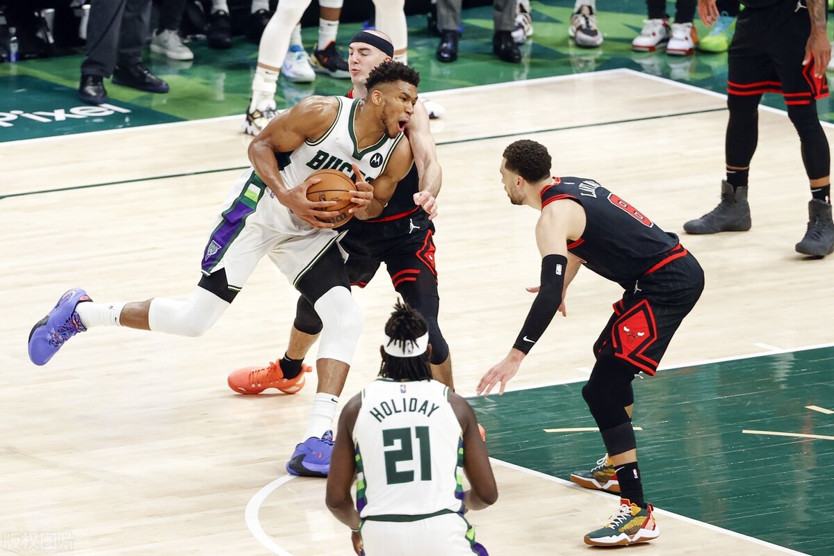 克里斯·米德尔顿|公推红！22日NBA公牛-雄鹿：米德尔顿左膝受伤，缺席首轮剩余比赛！