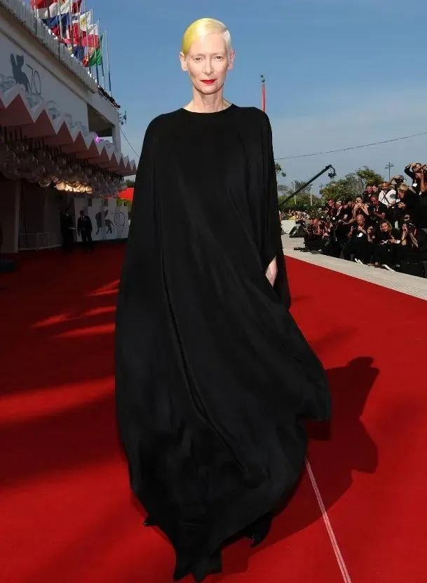 奥兰多|金发碧眼一米八的时尚仙后，让GD甘愿化身奶狗？！她什么来头…