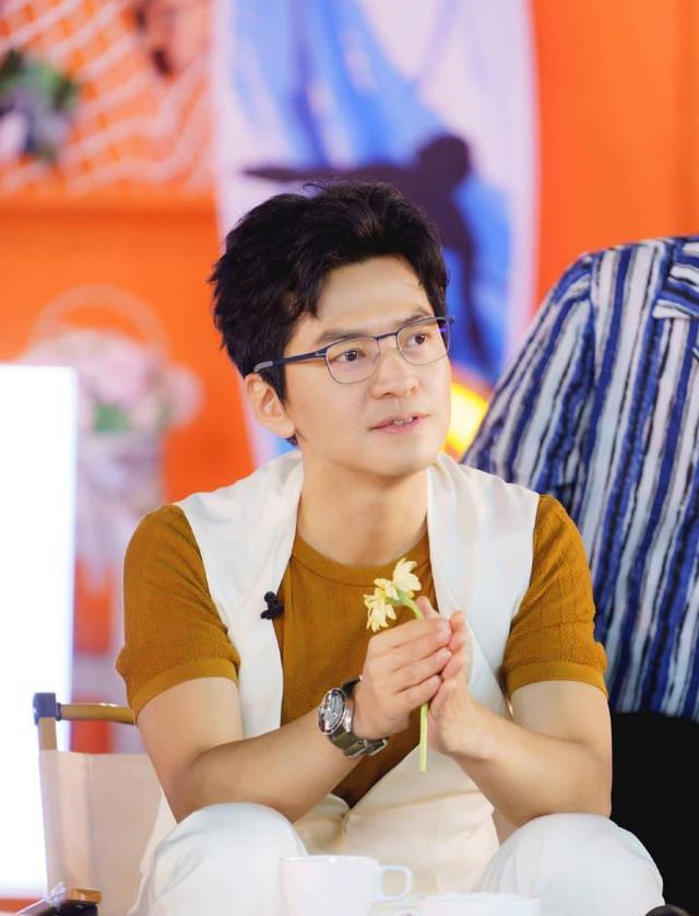 贝加尔湖畔|李健、周深的《贝加尔湖畔》,仿佛唱出了立体的一幅画