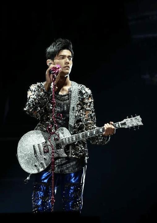 假唱|有瑕疵的真唱和完美的假唱，前者更真诚