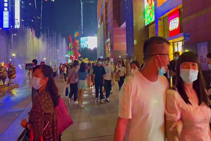 珠峰|安庆建筑庄严整洁，景点生活气息浓厚，游客如云