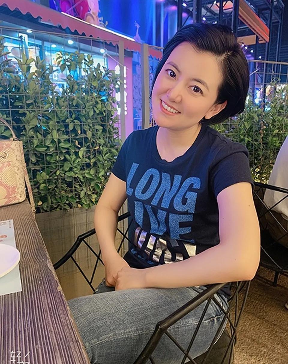 路晨|路晨:难得一见的央视美人,因主持《一线》而深受大众喜欢