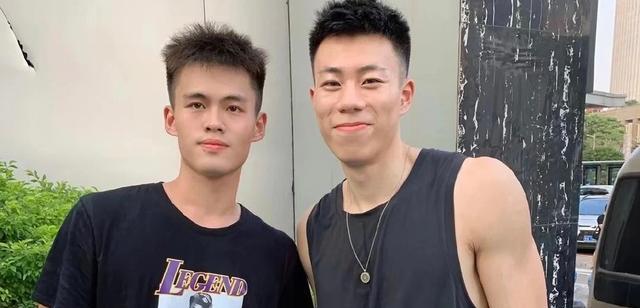 湖人队|辽篮快讯：张镇麟为室友捧场，206锋线向杨鸣表忠心，金金撒狗粮