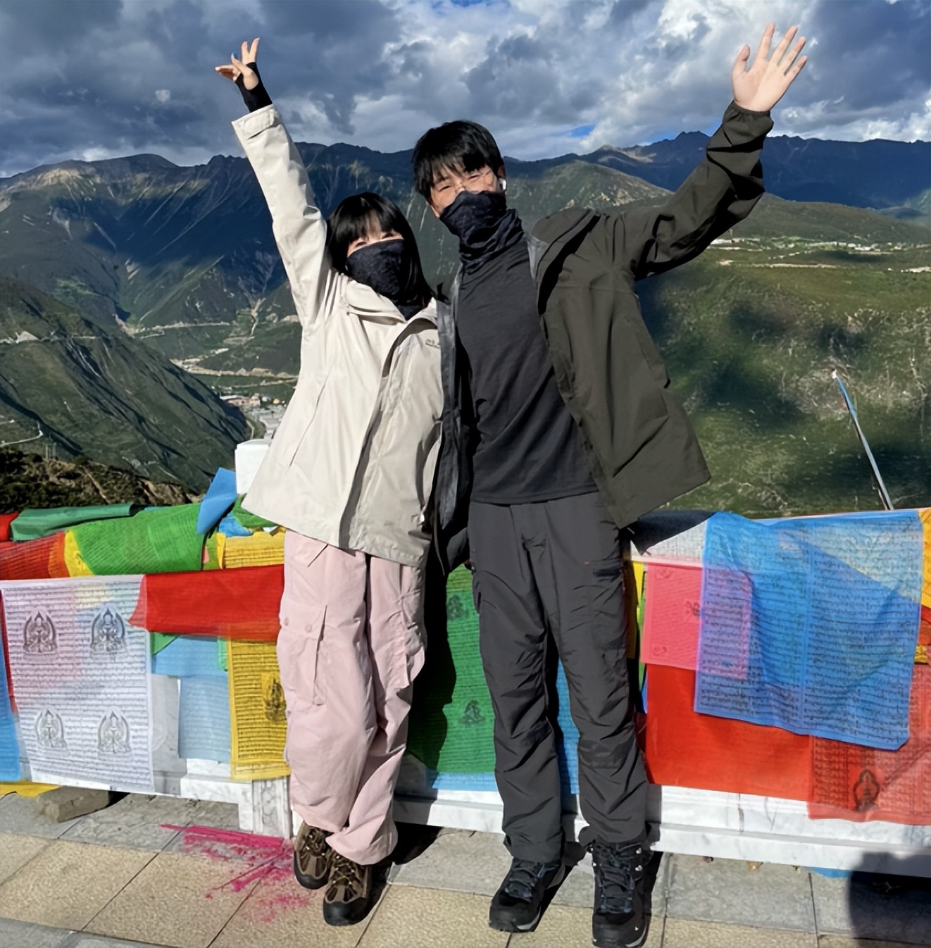 姐姐|孙卓的“穿搭”发生变化，和家人合照流出，原来都是姐姐的功劳