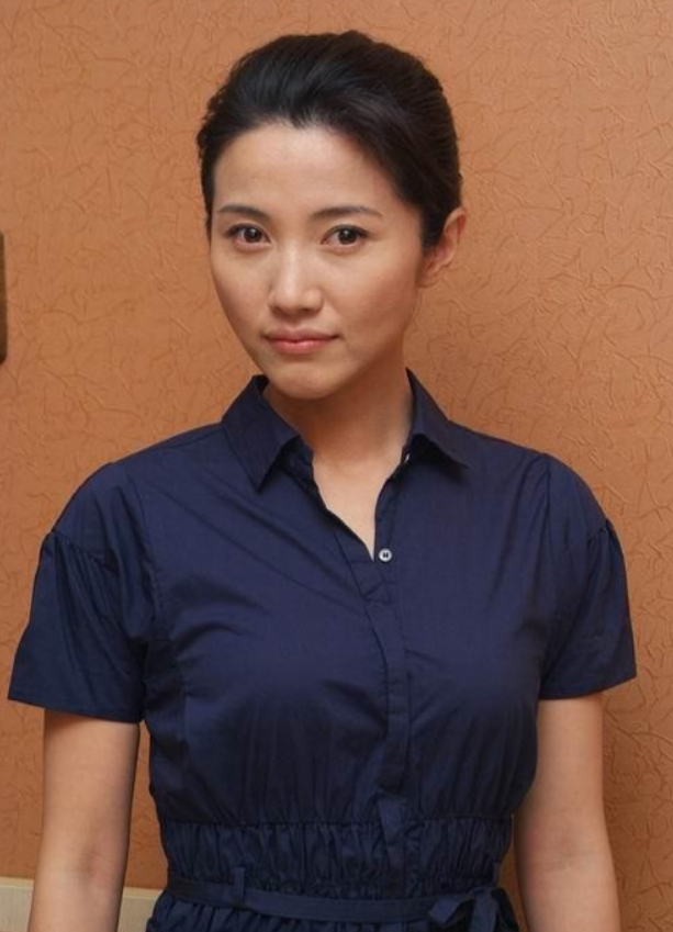 颜丙燕|颜丙燕：照顾绝症母亲息影8年，八次夺得影后，49岁还未婚单身