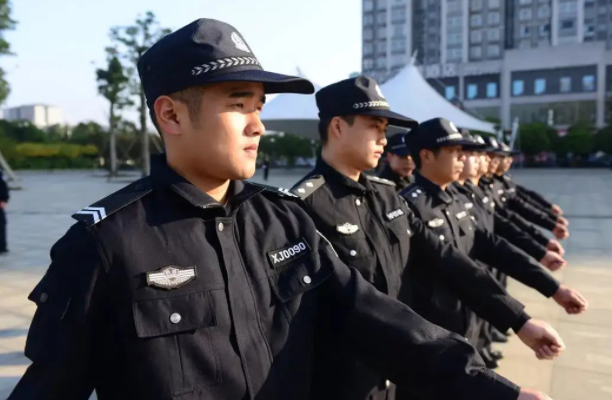 辅警|“年薪制”辅警招聘正式开启！年薪远超预期，还对大专生很友好