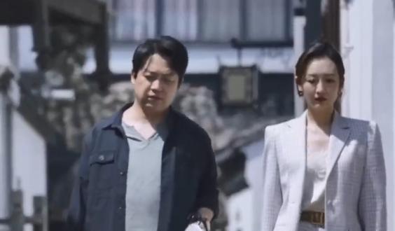 柳岩|柳岩新戏又变美了，剧中主动献吻胖男配，男方发福身材引争议