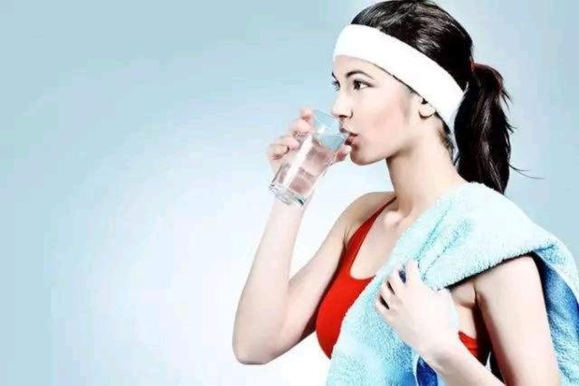 短发 为什么有些女性越来越年轻?平常坚持做到这5点,帮助延缓衰老