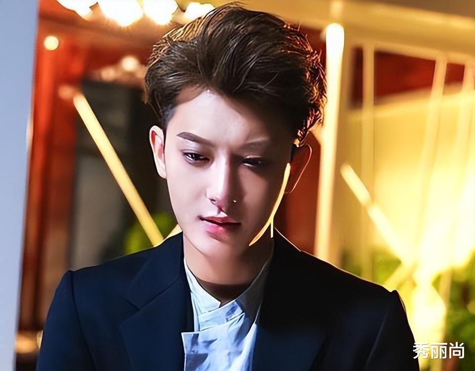 看似“平平无奇”，实则家世显赫！这12位明星的父母富得流油