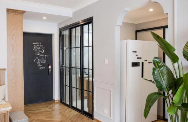 新房装修媳妇坚持主见,客厅墙上打个洞,硬装花费18W,效果绝了