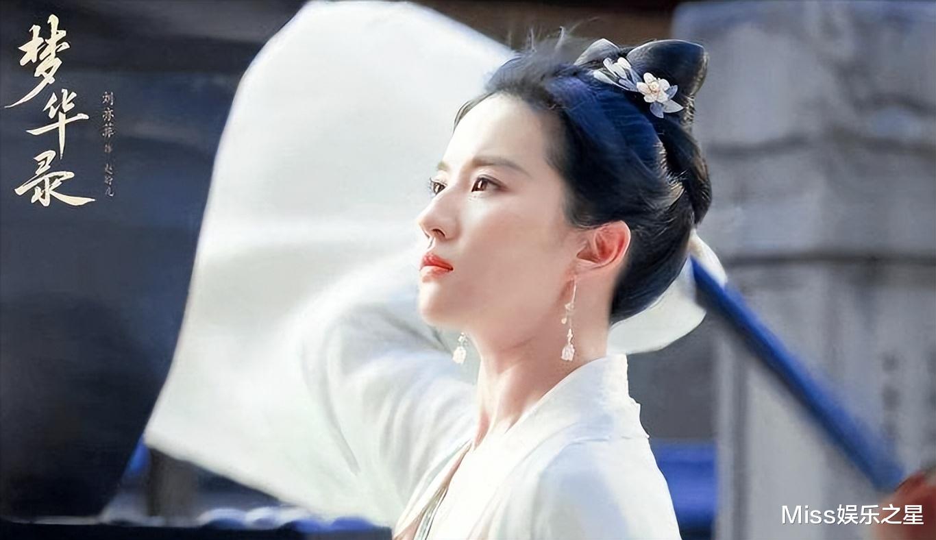 刘亦菲|33岁刘亦菲“重出江湖”，T台走秀高贵迷人，曾与宋承宪相互吸引