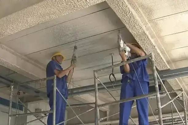 吊顶打孔别用电钻了，第一次见这种打孔手法，既安全又高效