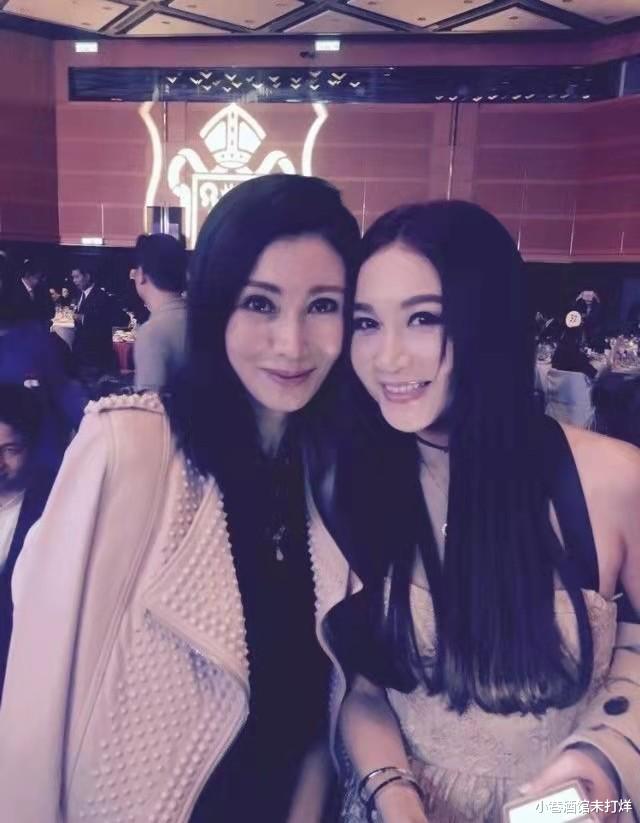 温碧霞 温碧霞自曝体重98斤，却称人不能太瘦，透露李嘉欣因减肥进医院？