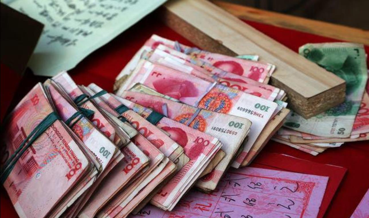 17年温州追风奶奶骑机车爆红,两年后却被举报,粉丝:还我血汗钱