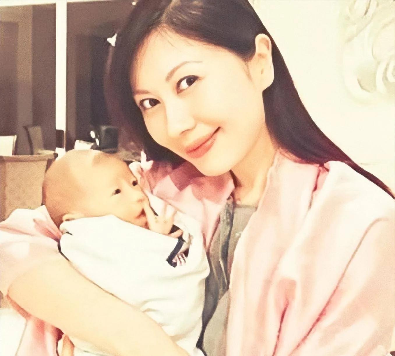 张扬|“六福珠宝创办人”杨宝玲：经历两段失败婚姻，三婚带儿子嫁初恋