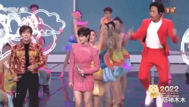 春晚|新人首登春晚：赵丽颖紧张僵站，马凡舒表现超赞，相声遇缩时难题