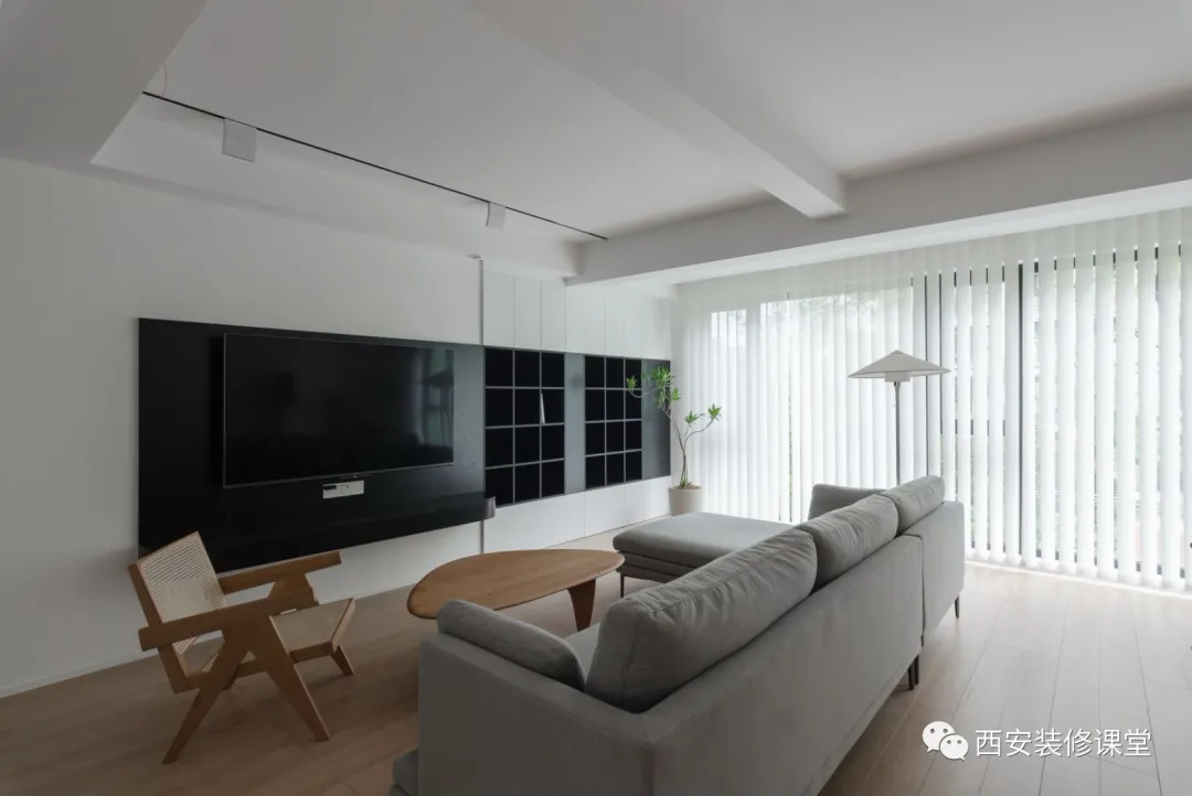 客厅与阳台彻底打通,区域划分怎么做?