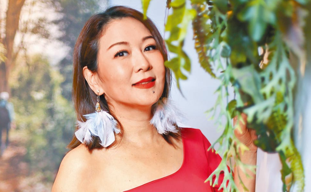 赵丽颖|51岁知名女星宣告停经,为小12岁丈夫拼子7年,曾吞青蛙喝老鼠汤