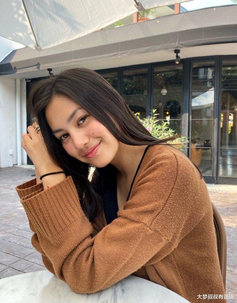 林志玲|泰国影后高调宣布出柜！认爱“小17岁混血女星”已见家人：眼里都是她