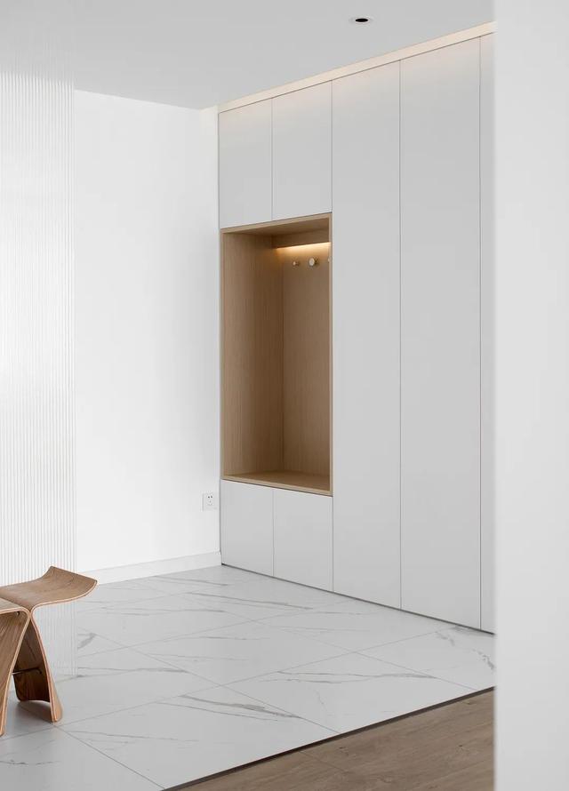 140㎡现代简约,空间洁净朴素,家具文艺舒适,惬意从容又高级