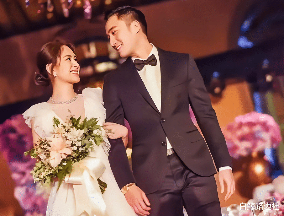 赖弘国|赖弘国晒夫妻合照!庆祝二婚妻子坐完月子,女方气质出众不输阿娇