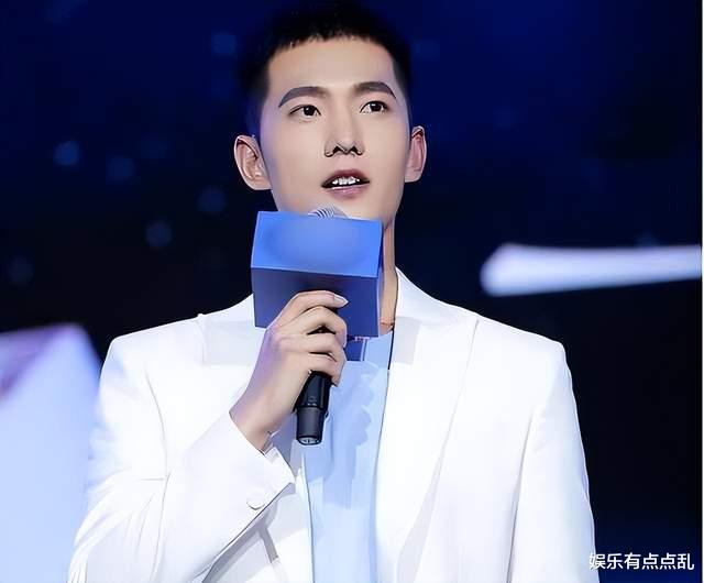 高鑫|高鑫《特战荣耀》爆红后, 杨洋吴健天天上门蹭饭喝酒, 原因笑翻全场