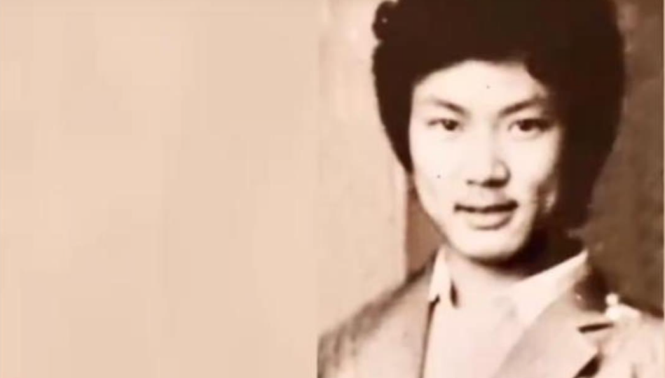 牛莉|牛莉：24岁嫁给“圈外人”刘亚东，婚后生三子，结婚25年恩爱如初