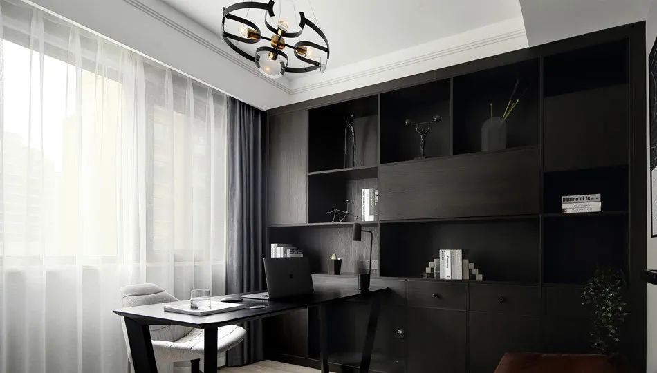 慵懒、随性:他家的暗黑系小四房,不仅动线灵活还秒变高级!