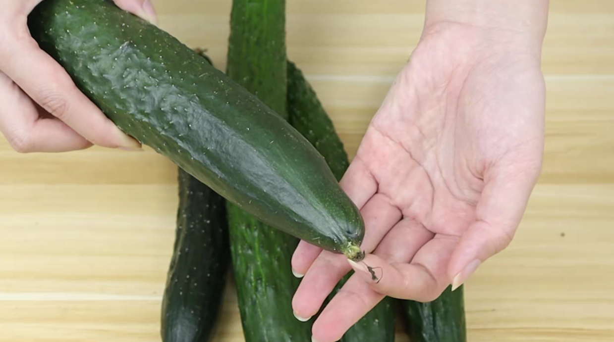 激素黄瓜怎么辨别?老菜农:只需看准这5点,以后别再买错了