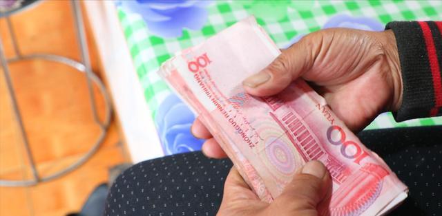 大爷|一人垂钓全楼吃鱼！江苏一男子给邻居送鱼却被告了，究竟咋回事？