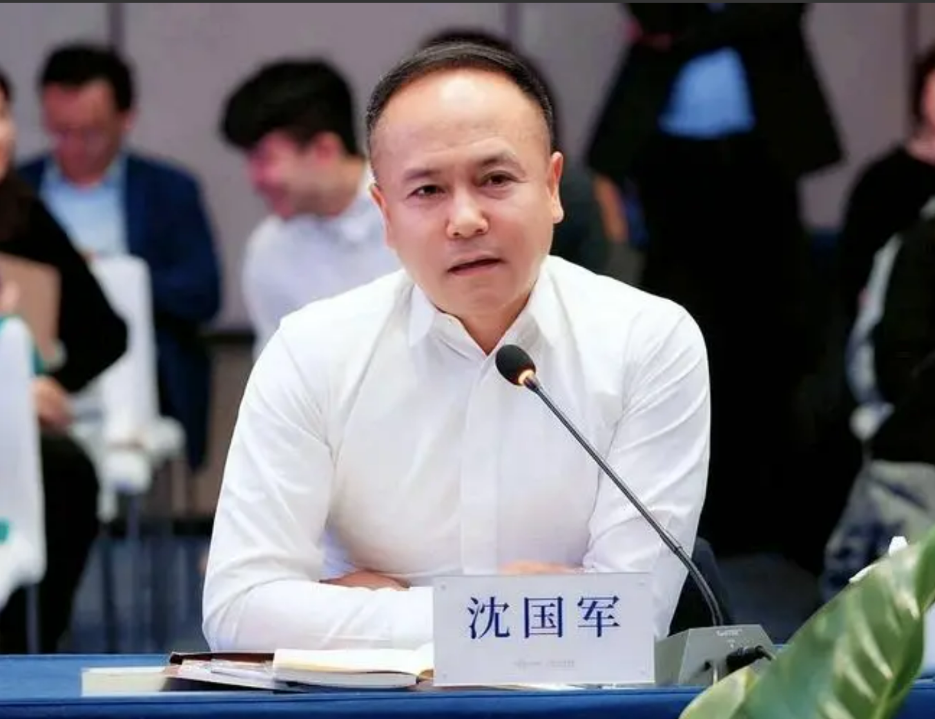 曾征战深圳北京,助两任老板成就500亿财富,被称为百货杭州女王