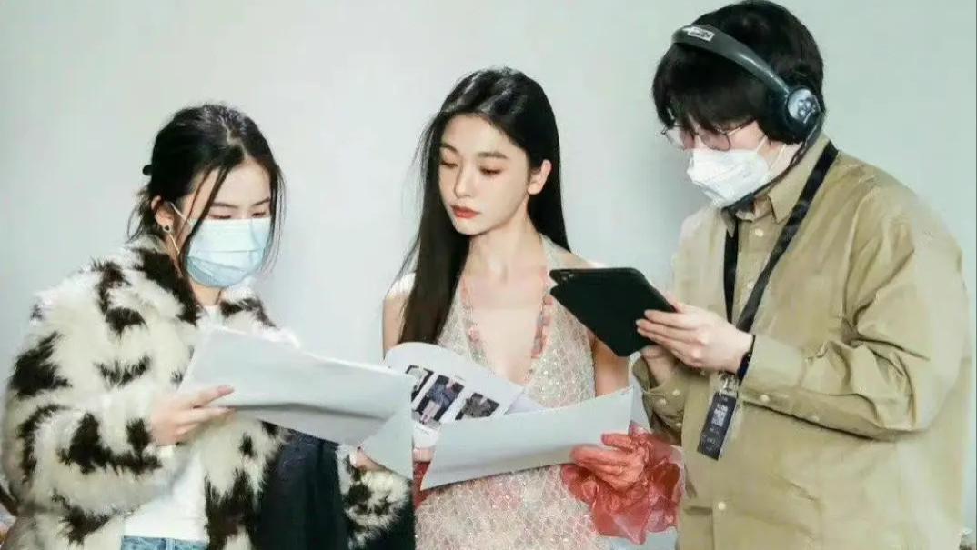 整容|网红易梦玲风波新进展：店家聊天记录公布，假不假一目了然