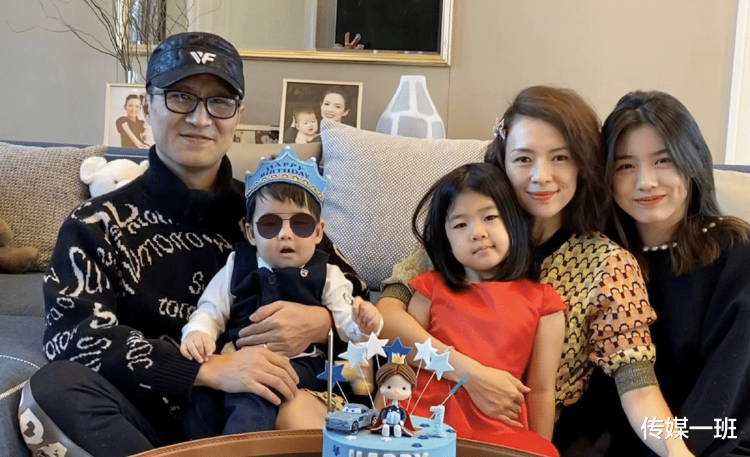 汪峰|汪峰神秘二女儿汪璟怡近照曝光,父女俩逛街买钻戒疑为章子怡庆生