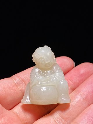 和田玉籽料|清中期 和田玉籽料 白玉 童子击鼓 把件 摆件