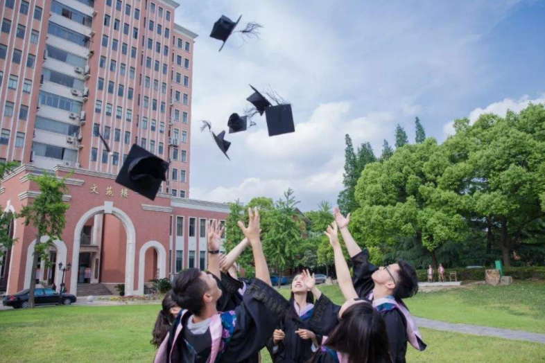 求职|“相亲式”求职惹争议，00后毕业生整顿职场，用人单位却不买账