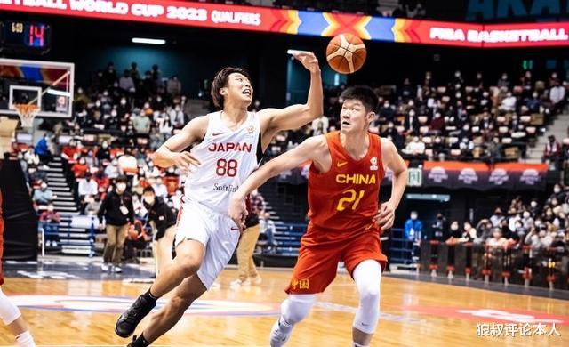 中国男篮|中国男篮遭打击！25岁国手确定无缘集训，杜锋失去周琦最佳的搭档