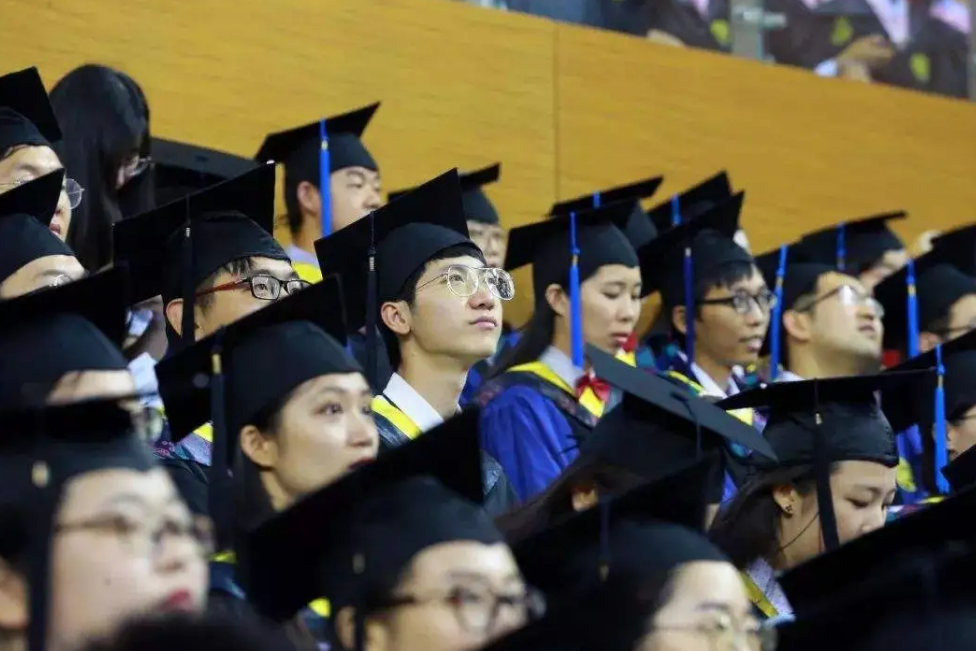 大学生|农村大学生“掏空家底”，大学四年花费18万，家长含泪哭诉现状