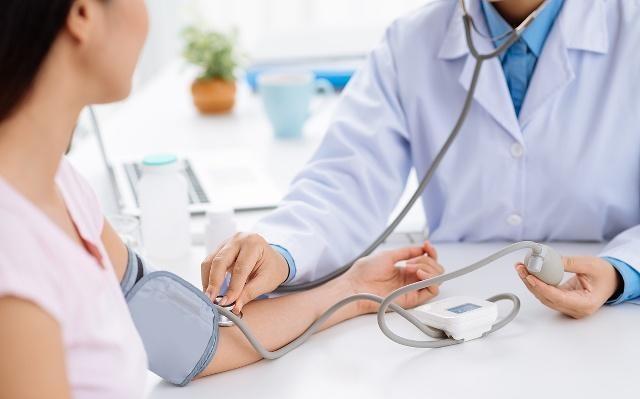 肝脏|这5种食物是“升压王”,高血压不忌口,吃再多降压药也没用