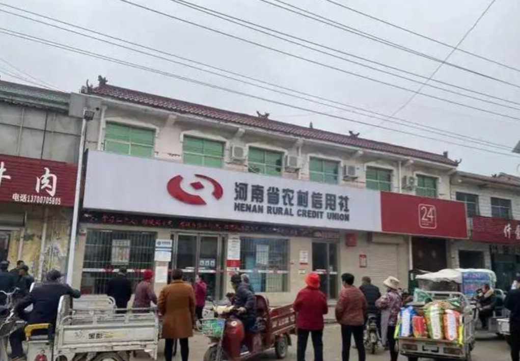储户称5万存款不翼而飞,存钱时受到营业员蛊惑,疑似监守自盗